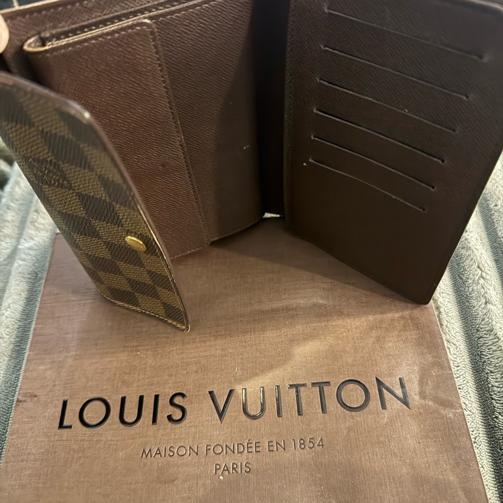 Louis Vuitton Brown and Tan Checkered Wallet - Picture 5 of 9